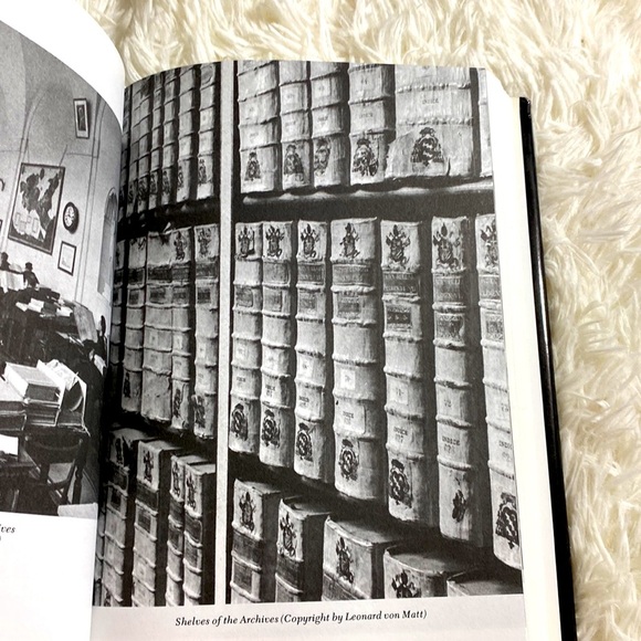 THE SECRET ARCHIVES OF THE VATICAN by Maria Luisa ABROSINI Hardback EUC - Picture 7 of 11